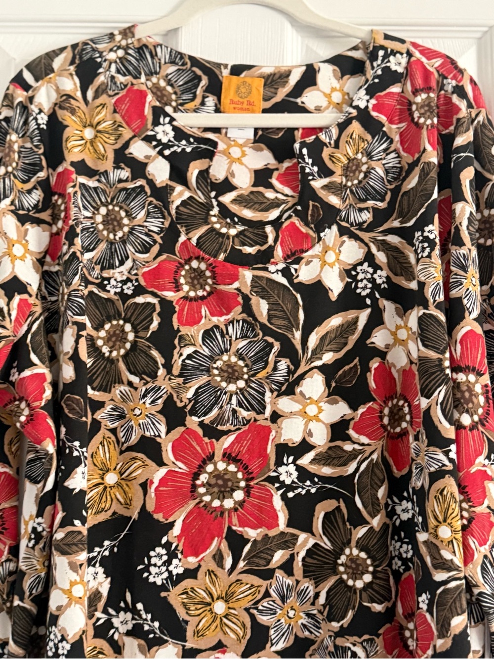 Ruby Rd. Black Floral Knit Top with Red & Gold Blooms NWT 2X - Picture 7 of 8